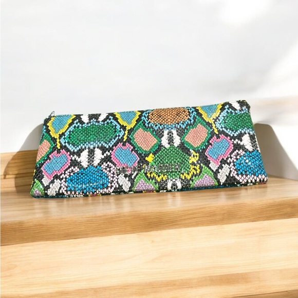 Steve Madden Multi Color Clutch Wallet. - Picture 2 of 6